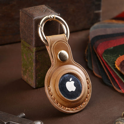 Handgefertigte Lederschutzhuelle fuer Apple  AirTag* mit Schluesselanhaenger | Dreidimensionale High-End-Textur |